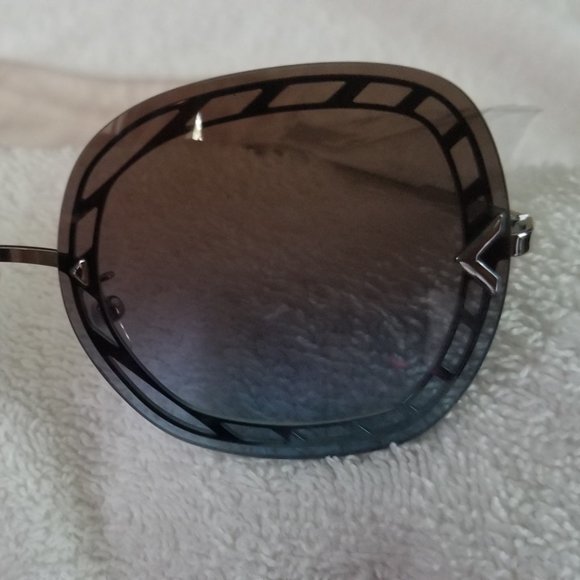 Tory Burch Sunglasses - Picture 7 of 8